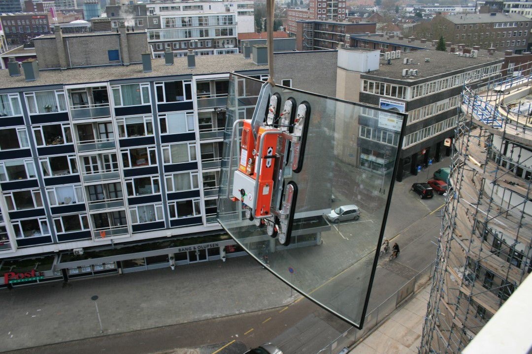 Монтаж изогнутого стекла весом до 600 кг 